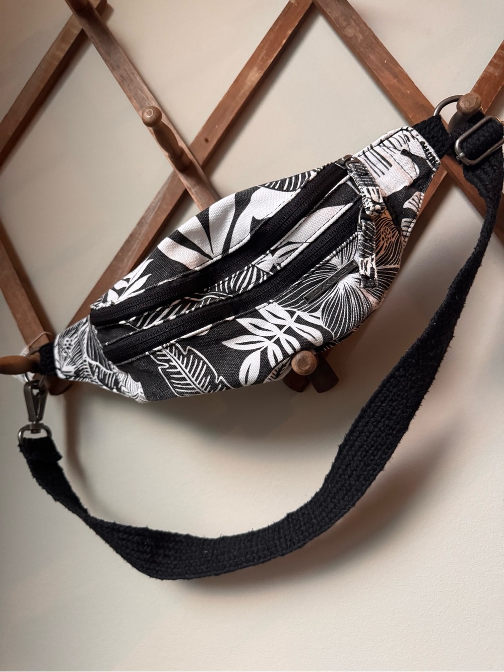Dakine Gigi Hip Pack in Hibiscus Palm Canvas Belt Bag